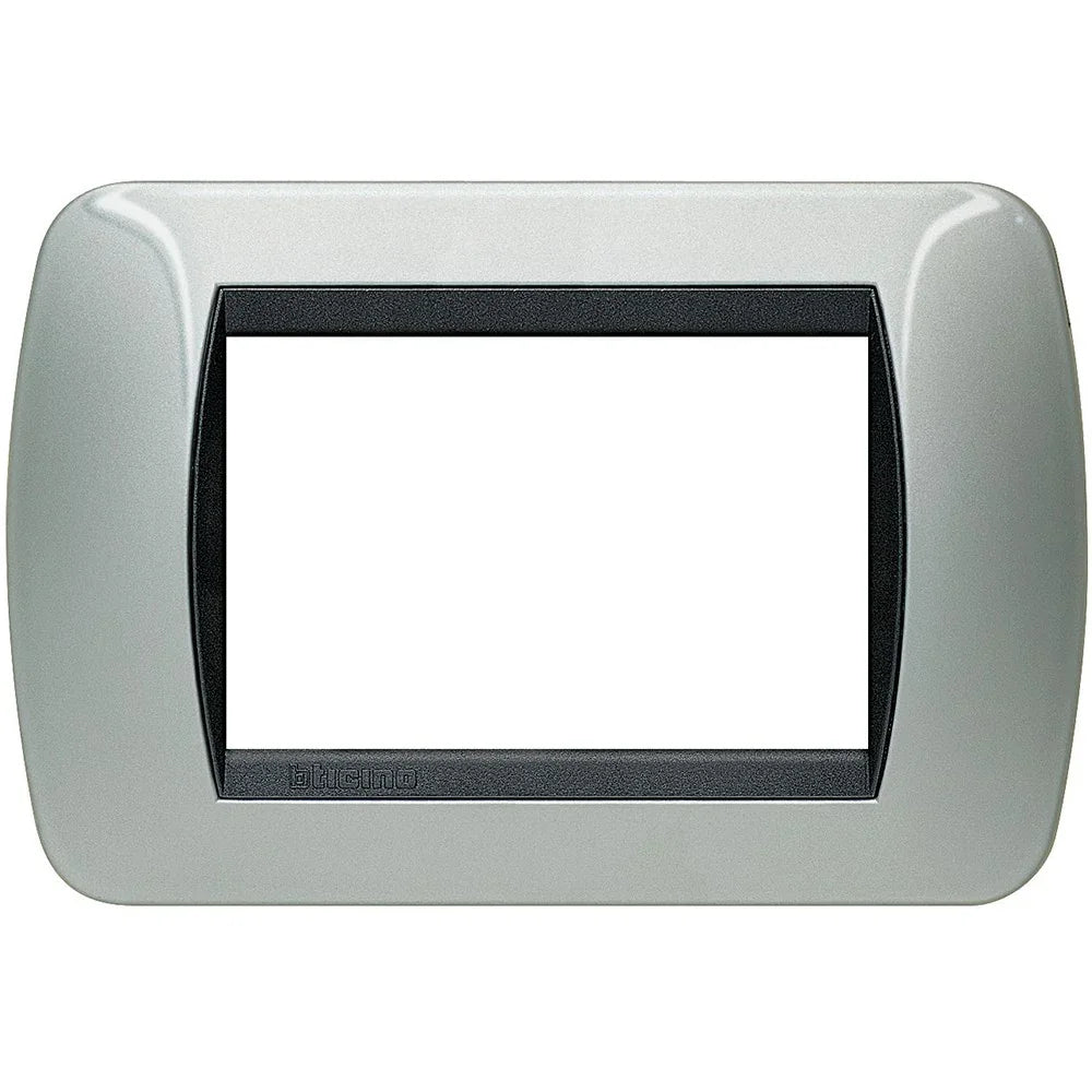 Placca Livinglight 3 Posti in Alluminio BTicino - Modello L4803AL, Design Elegante e Resistente
