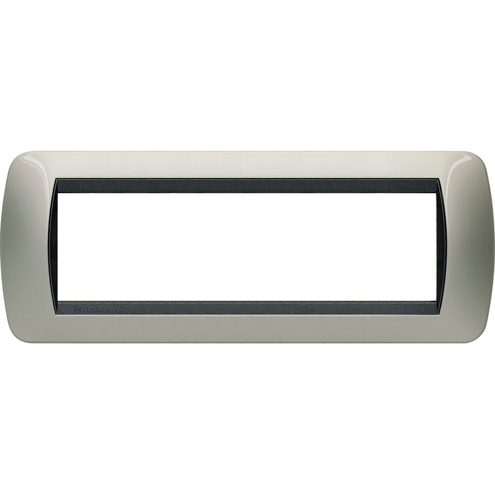 Living Int. Placca 7 posti in titanio chiaro, 7 moduli, metallo, BTicino, Serie Livinglight, dimensioni 80mm x 206mm.