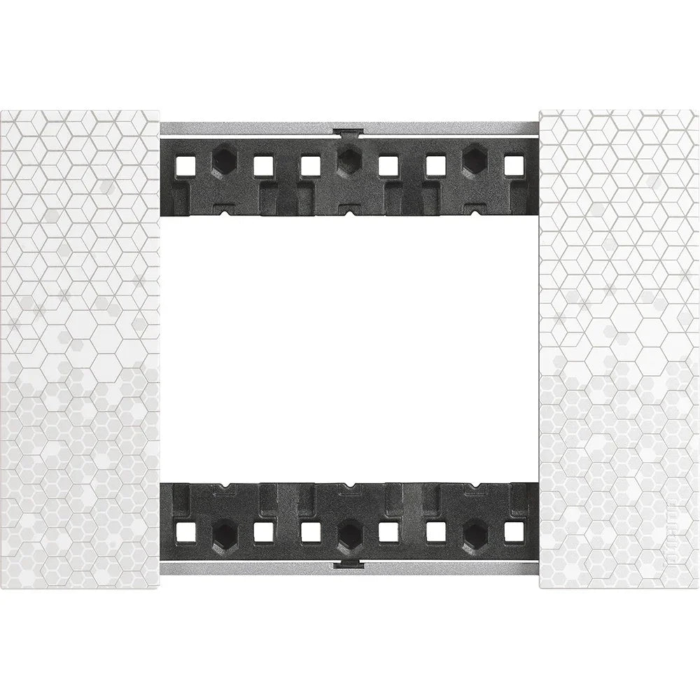 BTicino Placca Living Now 3P Pixel - KA4803MW, Design Moderno, Configurazione Efficiente