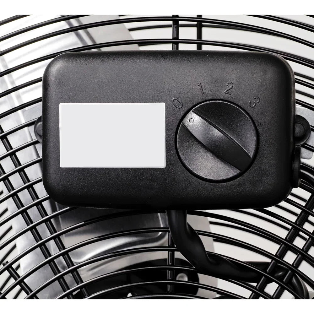 Controllo della velocità del ventilatore industriale da pavimento, con selettore a tre livelli e manopola nera.