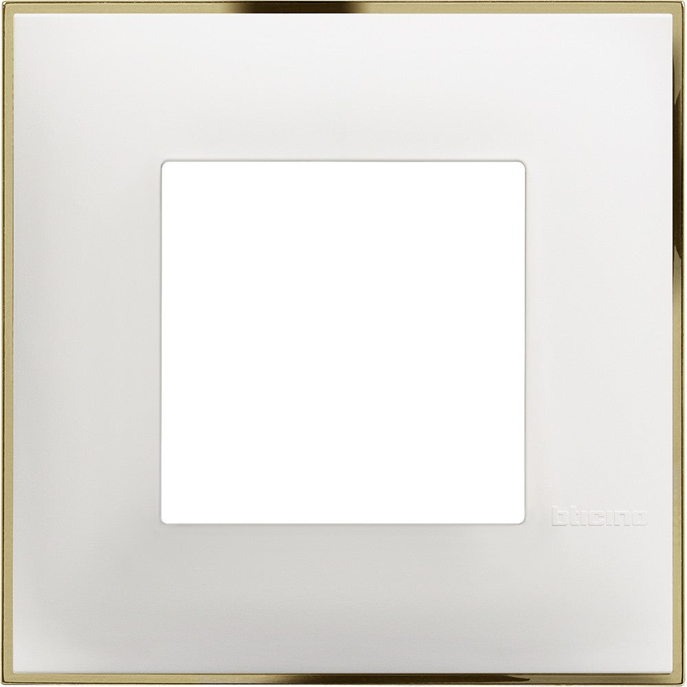 Bticino placca 2 moduli in bianco e oro, dimensioni 86x86 mm, design elegante per interni.