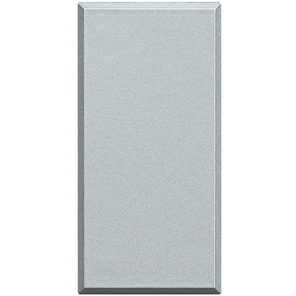 Bticino Axolute falso modulo HC4950 in grigio, utilizzato per riempire spazi vuoti nei supporti elettrici.