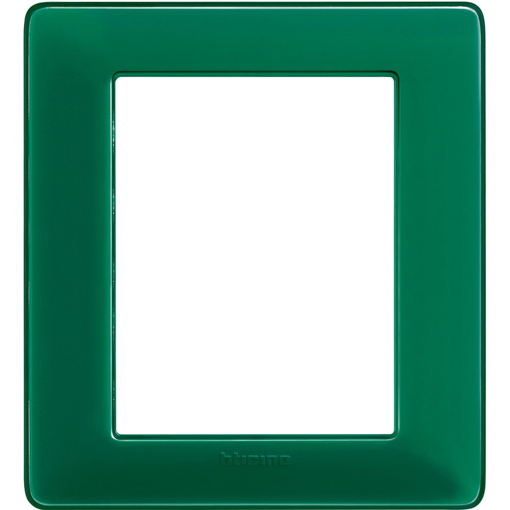 BTicino Matix Placca 3+3 moduli in smeraldo, tecnopolimero, dimensioni 132mm x 120mm, elegante e resistente.