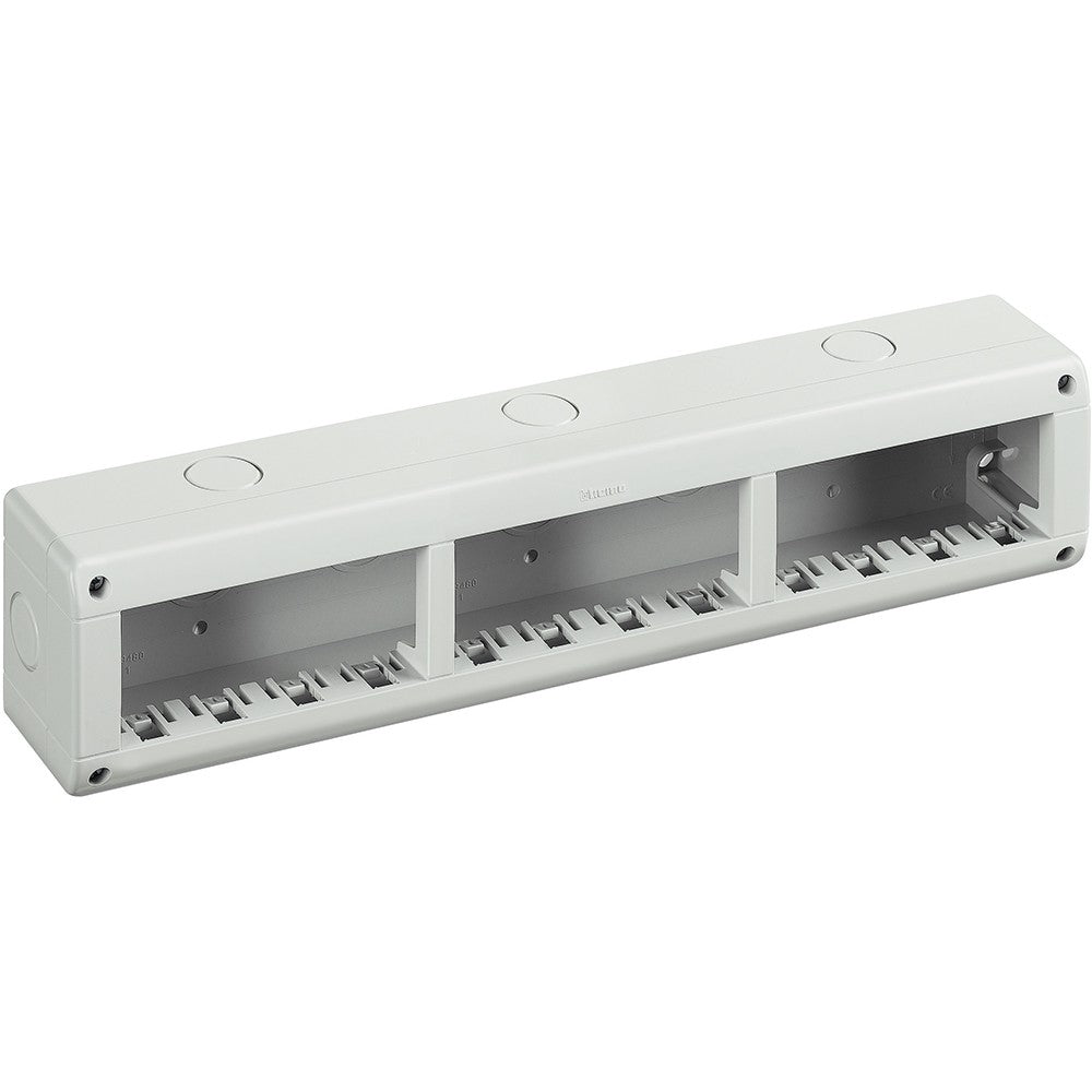 Bticino IP40 4+4+4 module enclosure, base and cover, Màtix series, dimensions 76x331x55mm.