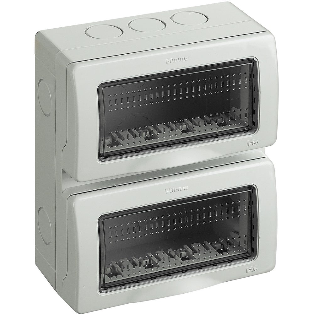 Bticino custodia IP55 per 4+4 moduli Màtix, protezione verticale, dimensioni 157mm x 132mm x 65mm.