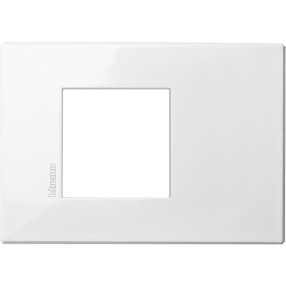 Bticino Axolute Air white 2-module faceplate, metal design, dimensions 86mm x 122mm.