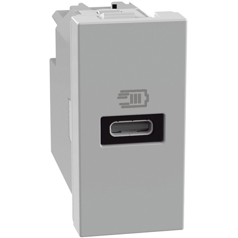 Caricatore USB Bticino MatixGO grigio con porta tipo C per ricarica rapida 20W di dispositivi elettronici.
