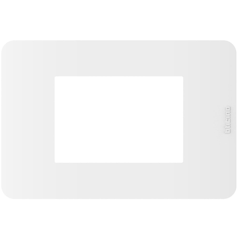 Placca Bticino MatixGO 3 moduli bianca JA4803JW in tecnopolimero, 84.2mm altezza, 124.7mm larghezza.