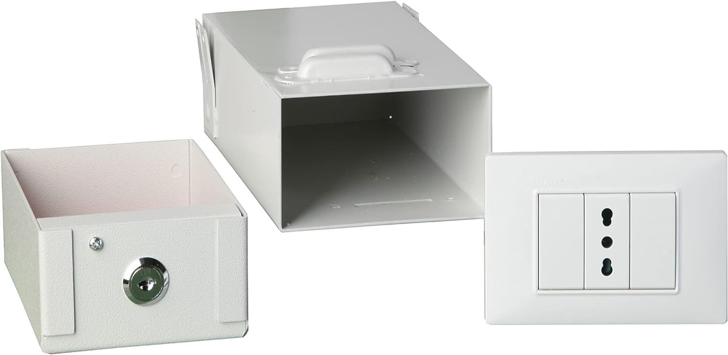 Cassaforte nascosta TECHNOMAX SM/1 invisibile a incasso, mimetizzata da finta presa elettrica, per proteggere oggetti di valore.