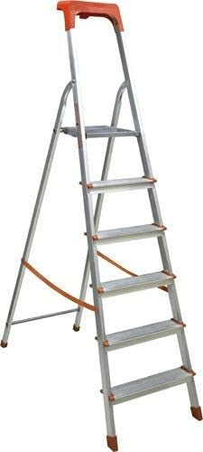 Scala domestica in alluminio a 6 gradini, leggera e pieghevole, ideale per raggiungere posti difficili.