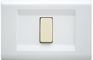 Placca Click 1F Bianco FEB 2581/WH, interruttore a scatto in tecnopolimero per scatola rettangolare.