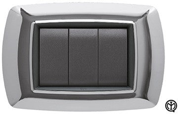 Placca Life 3P in cromo by FEB, featuring three buttons in a sleek design for modern interiors.