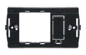 Supporto Unel in plastica nera per scatole da incasso rettangolari, 2 moduli per prese universali, interasse 108 mm.