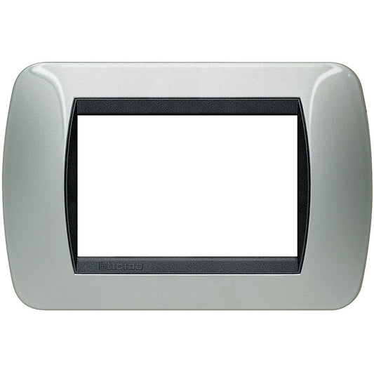 Living Int. BTicino Placca 3 posti in alluminio, design moderno, per moduli Livinglight, misure 80mm x 119mm.