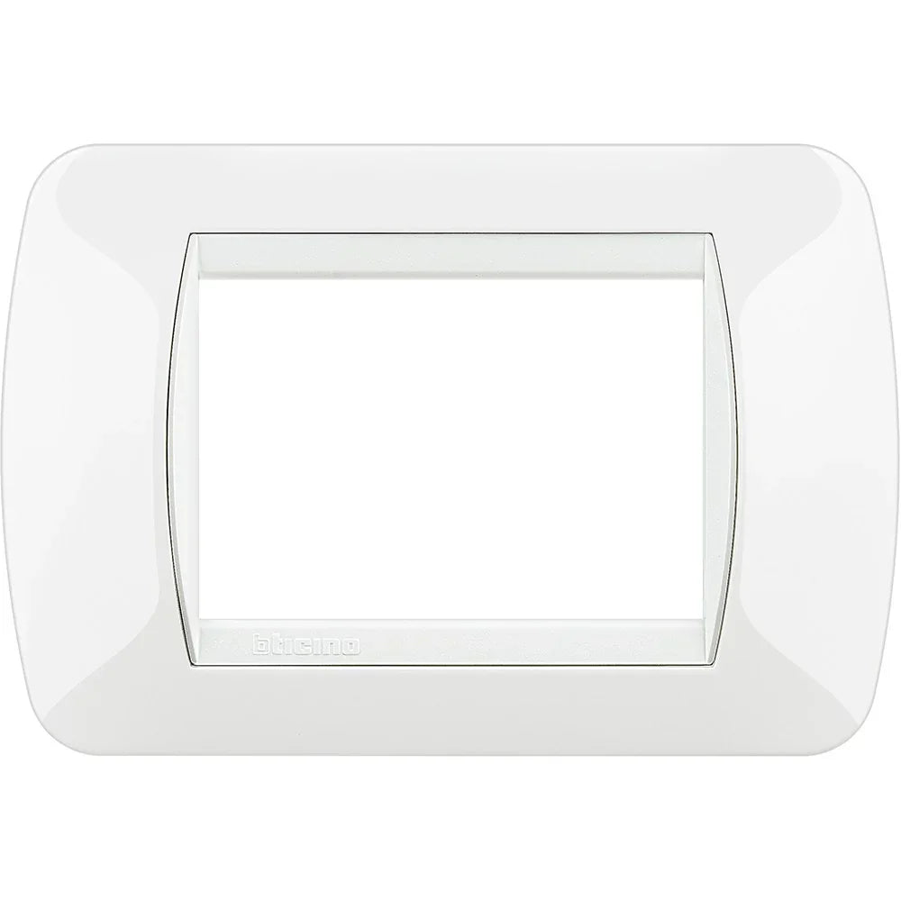 Placca 3 Posti Bianca L4803BI di BTicino - Design Elegante in Tecnopolimero Resistente e Facile da Pulire