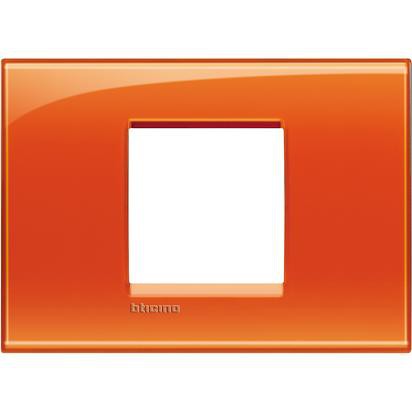 Placca Living Light arancio deep 2 moduli centrati, materiale tecnopolimero, marca BTicino, dimensioni 86x120mm.