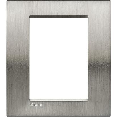 Living Light Placca 3+3P Acciaio spazzolato BTicino, quadrata, metallo, 134mm x 120mm, design elegante.