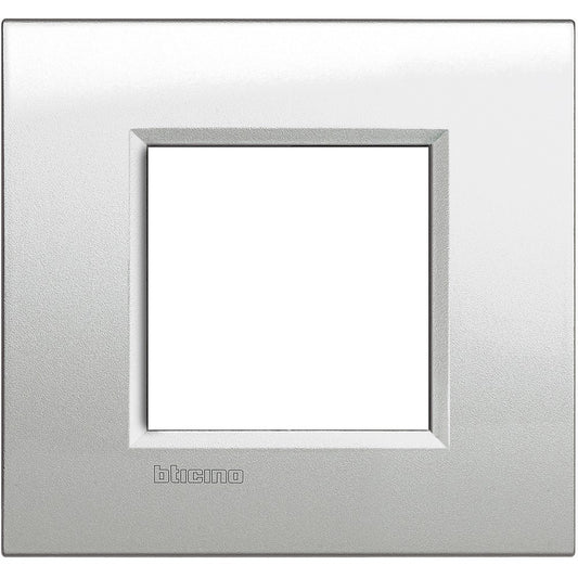 BTicino Living Light Placca quadra 2P in argento lunare, metallo, dimensioni 86mm x 88mm.