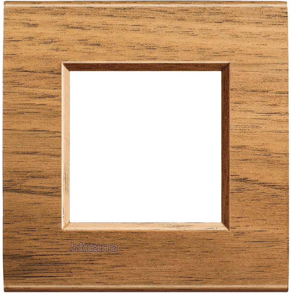 Placca Quadra 2P In Legno Massello Di Noce BTicino LNA4802LNC - Design Elegante e Funzionale