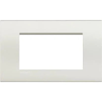 Placca Living Light 4 Moduli Bianca BTicino LNA4804BI - Design Elegante, Resistente e Funzionale