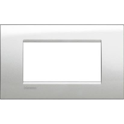 Living Light Placca quadra 4 moduli argento lunare BTicino, metallo, dimensioni 86mm x 142mm.
