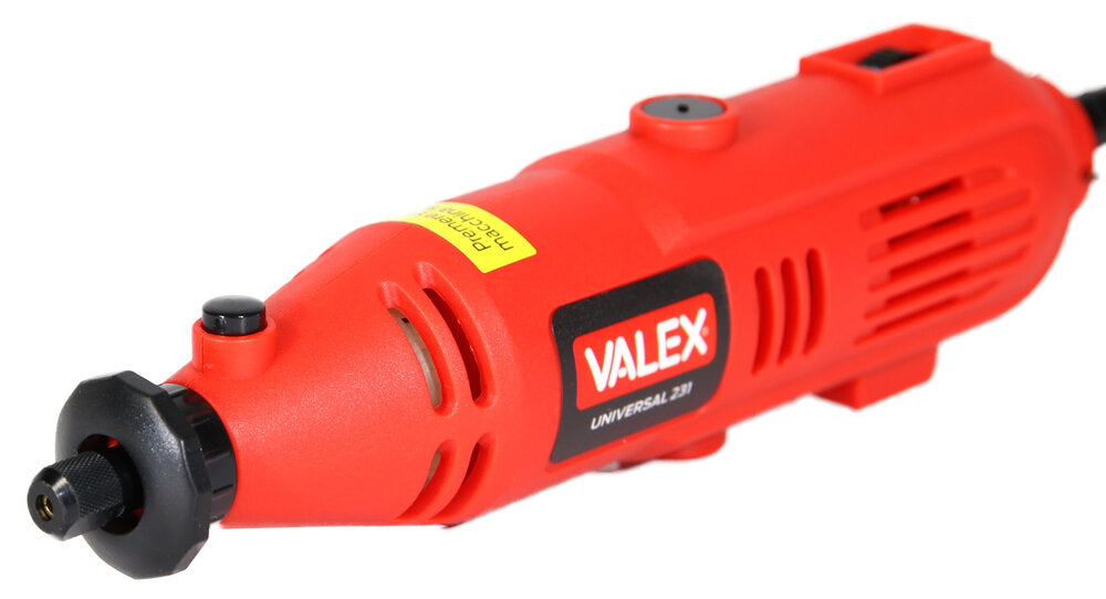 Valex Universal 231 Multiutensile Cod. 1401619 in azione su legno per taglio e levigatura.