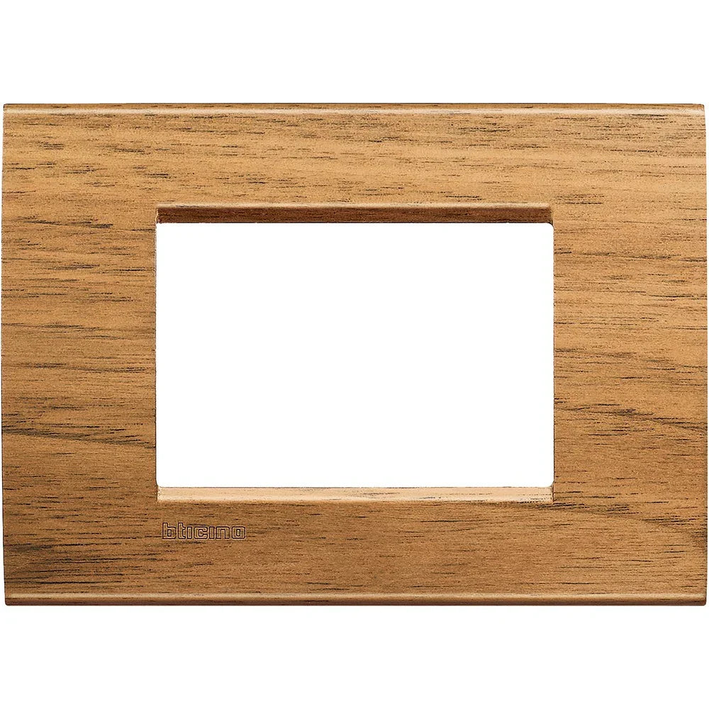 Placca 3P Living Light in Legno Massello di Noce Nazionale - BTicino LNA4803LNC, Eleganza e Funzionalità