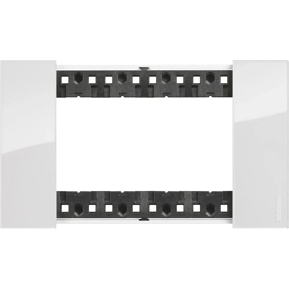 Placca Bticino Living Now 4 Moduli Colore Ghiaccio KA4804DW - Design Elegante e Resistente in Plastica Bimaterica