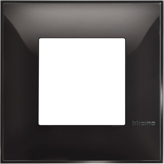 Bticino placca 2 moduli in colore nero, dimensioni 86mm x 86mm, design elegante per interruttori e prese.