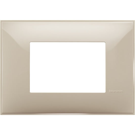 Bticino 3-module plate in creamy color, dimensions 86mm height x 122mm width, perfect for modern electrical installations.