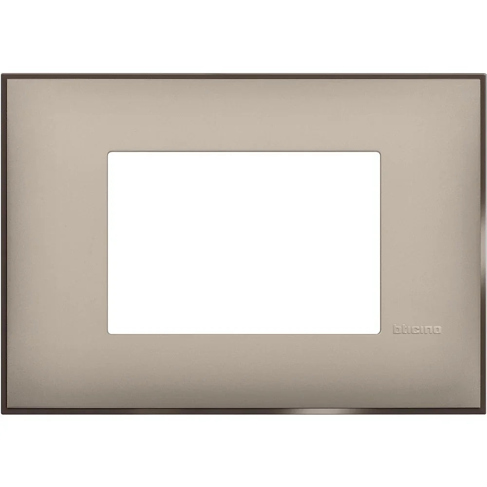 Placca BTicino 3 Moduli Colore Crema Satinato - Design Elegante e Funzionale, Facile Installazione