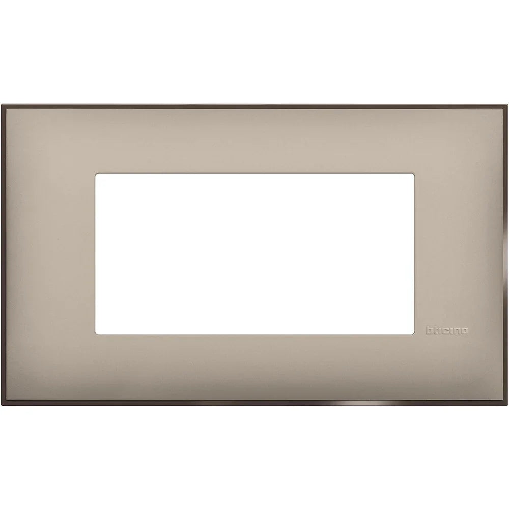 BTicino Placca 4 Moduli Crema Satinato - Design Elegante, SKU BTICC4MS, Facile Installazione