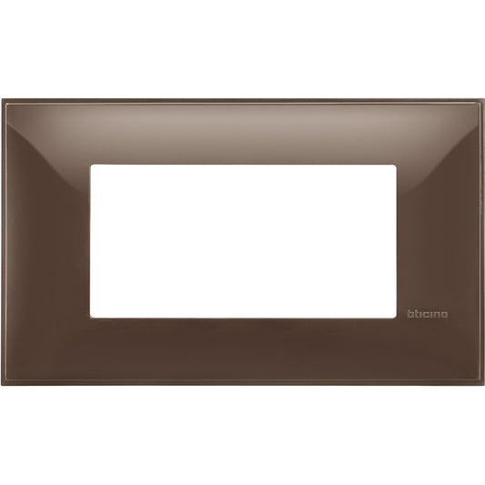 Bticino placca 4 moduli in colore Moka, misura 86 mm x 144,5 mm, elegante e funzionale.