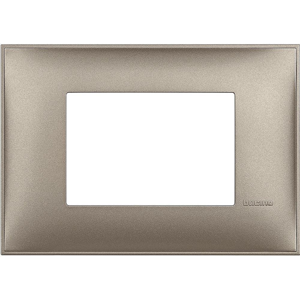 Placca BTicino 3 Moduli Titanium Metal | Codice SKU BT-3M-TM | Design Elegante e Moderno