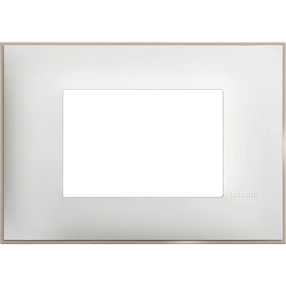 Placca BTicino 3 Moduli Bianco Satinato - Elegante e Resistente - SKU: BT-PL-3B-SAT