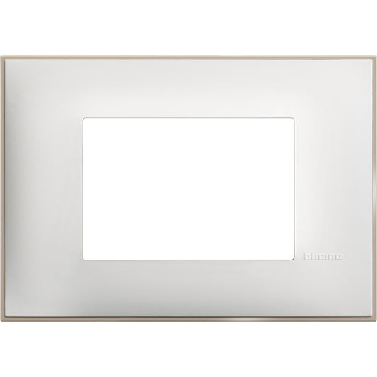 Bticino 3-module plate in white satin, dimensions 86mm x 122mm, ideal for modern electrical installations.