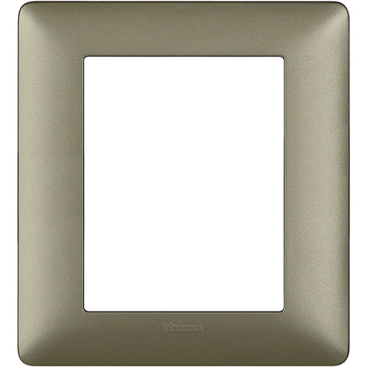 Placca BTicino Matix 3+3 moduli in color titanio, tecnopolimero, con misure 132mm x 120mm.