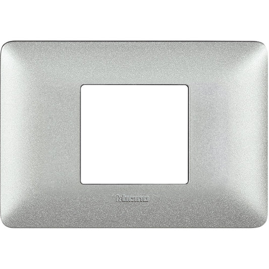 Placca BTicino Matix 2 moduli centrati colore bianco calce, materiale tecnopolimero, dimensioni 84mm x 120mm.
