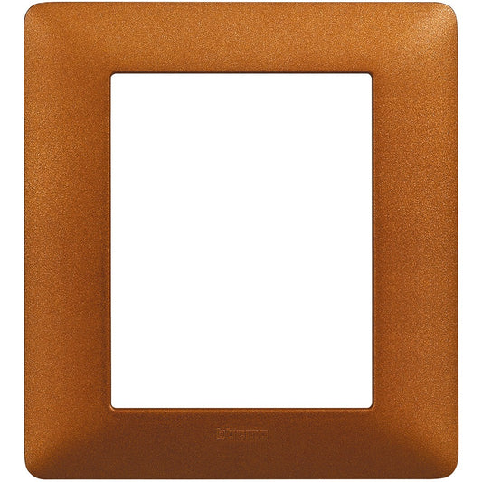 Placca BTicino Matix 3+3 moduli in color rosso terra, realizzata in tecnopolimero, dimensioni 132mm x 120mm.