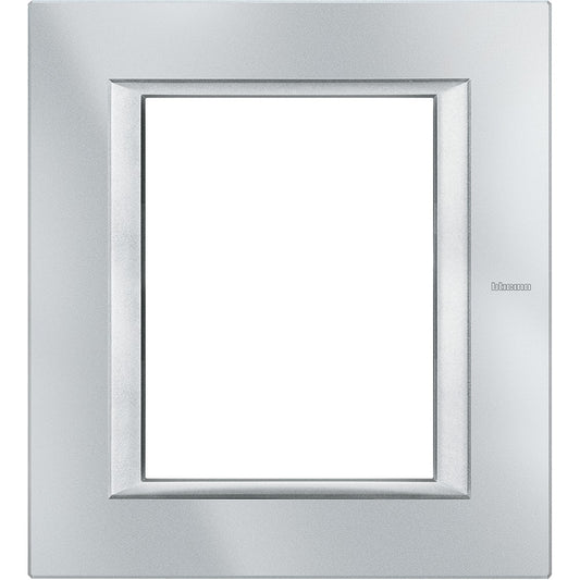 Bticino Axolute 3+3P Tech Placca rettangolare in metallo, dimensioni 141.5mm x 127mm, finitura monocromatica.