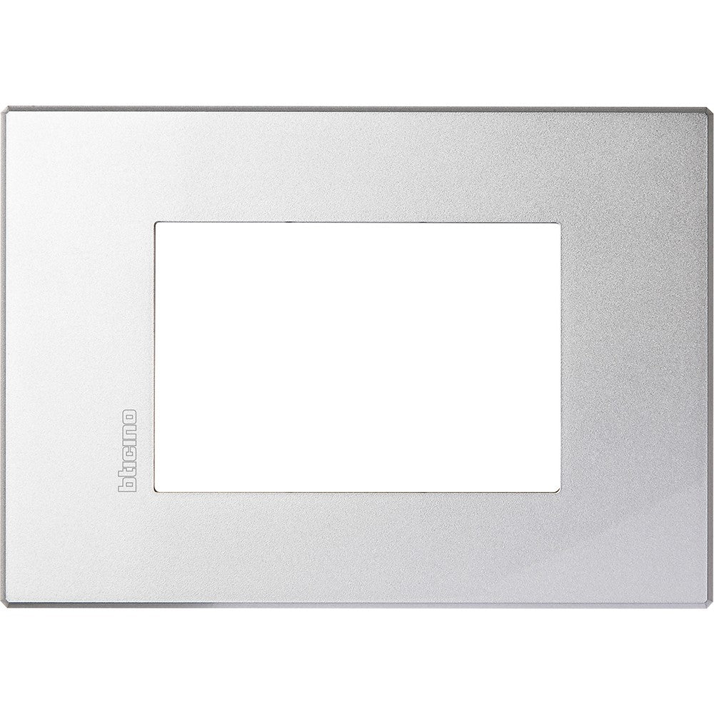 Bticino Axolute Air 3 moduli metal plate in silver - Tech series, dimensions 86mm height, 122mm width.