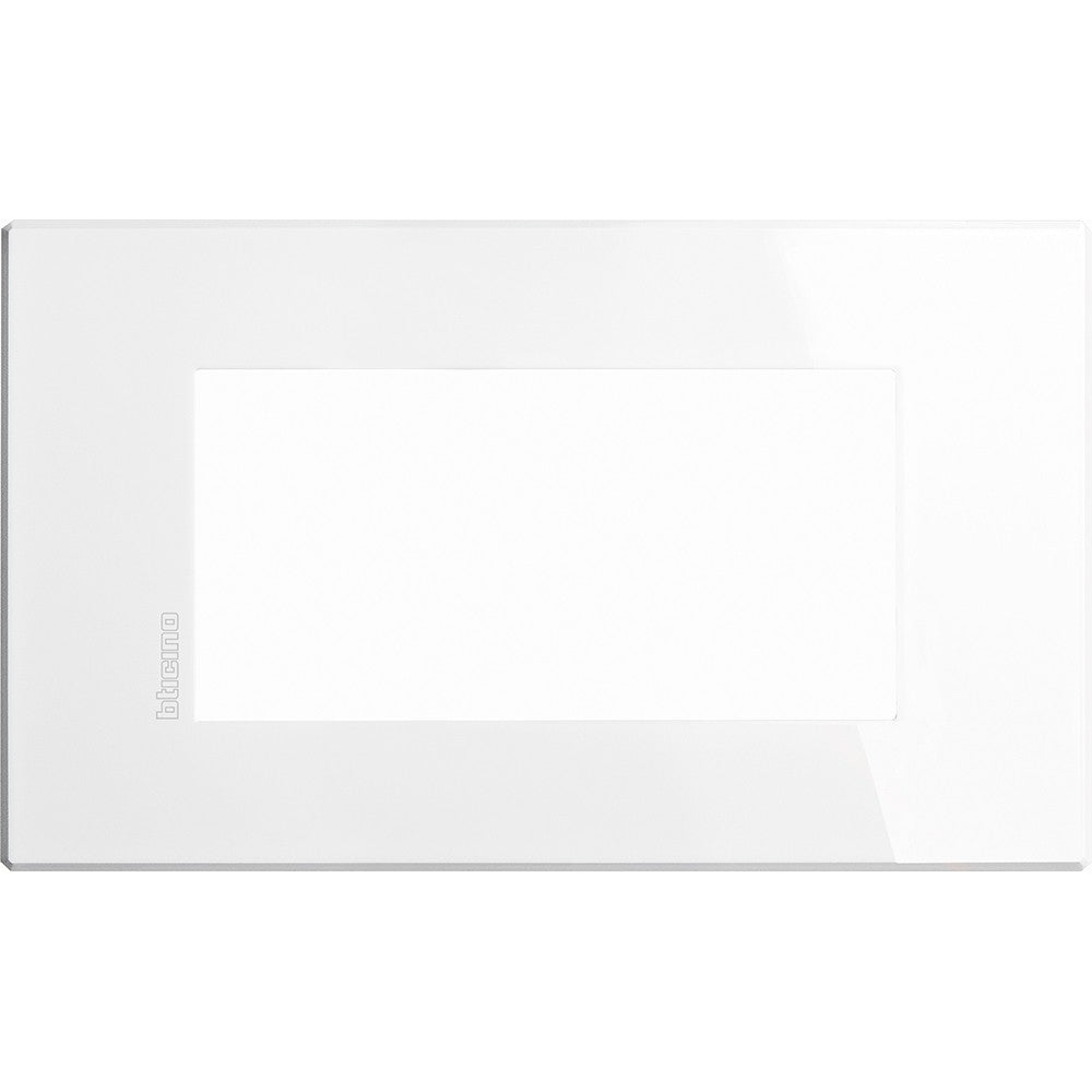 Bticino Axolute Air 4-module wall plate in white, made of metal, dimensions 86mm x 144mm.