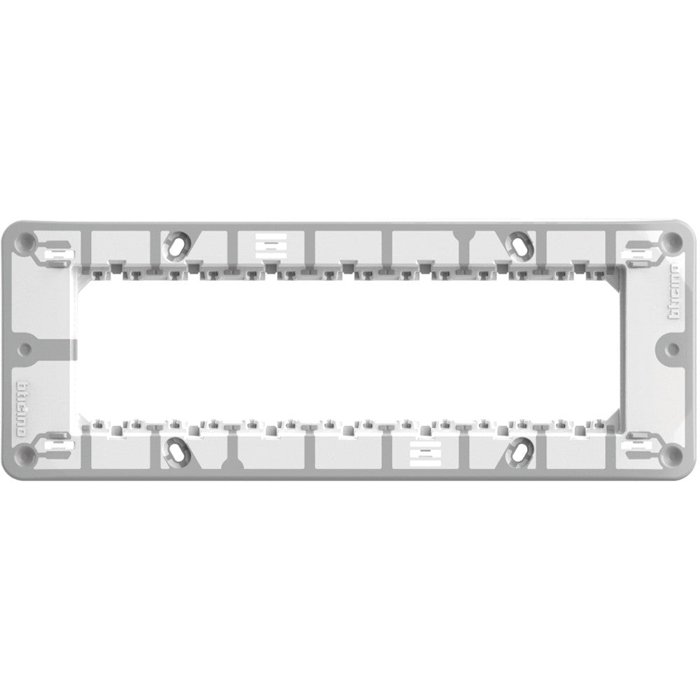 Supporto BTicino MatixGO per 7 moduli, fissaggio viti, design pratico e funzionale.