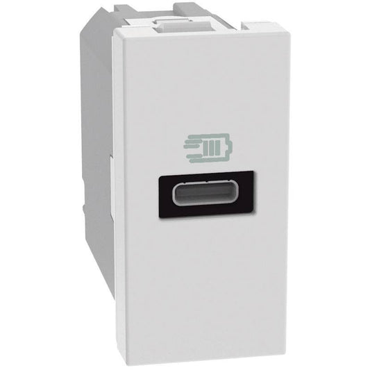 Caricatore USB Bticino MatixGO 20W con porta tipo C, design bianco e compatto, per ricarica rapida dispositivi elettronici.