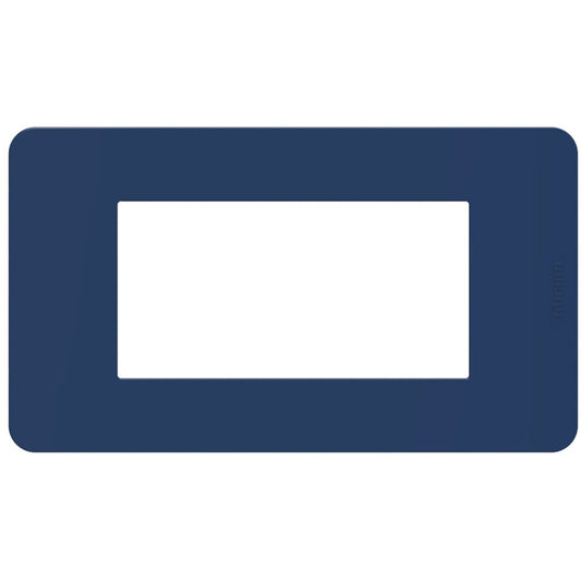 BTicino MatixGO Placca 4 moduli in blu, materiale tecnopolimero, dimensioni 84.2 x 147.2 mm.