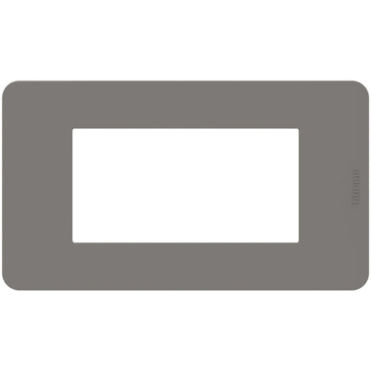 Placca BTicino MatixGO tortora, 4 moduli, realizzata in tecnopolimero, design elegante e funzionale.