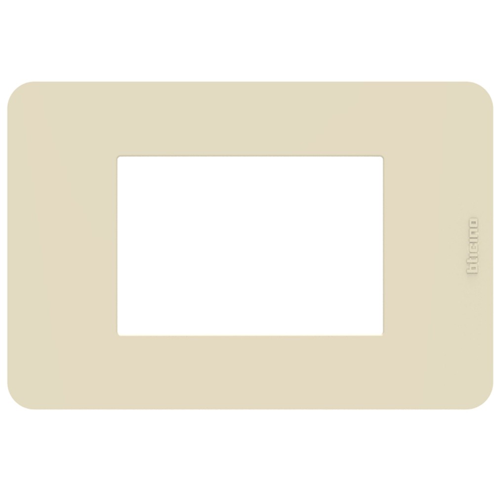 BTicino MatixGO ivory 3-module cover plate, tecnopolimero material, dimensions 84.2x124.7 mm.