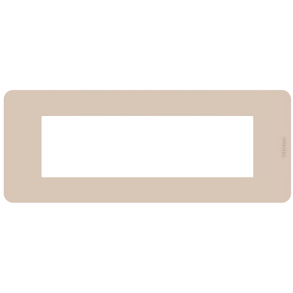 Placca Bticino MatixGO 7 moduli in tecnopolimero, collezione Ritual, colore beige, dimensioni 84.2x214.7 mm.