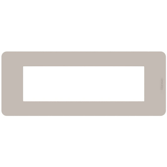 Placca Bticino MatixGO Tones 7 moduli in sand, tecnopolimero, dimensioni 84.2x214.7 mm, design moderno.