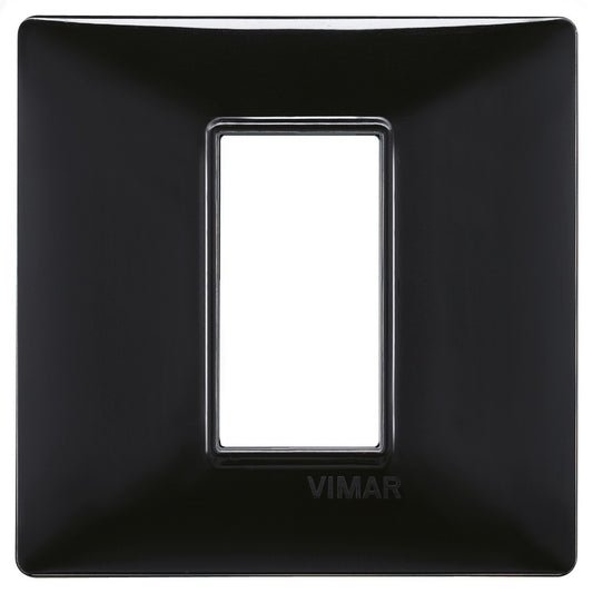 Placca Vimar Plana 1 modulo colore nero 14641.05, superficie brillante, fissaggio a morsetto.